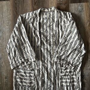 Universal Thread Kimono